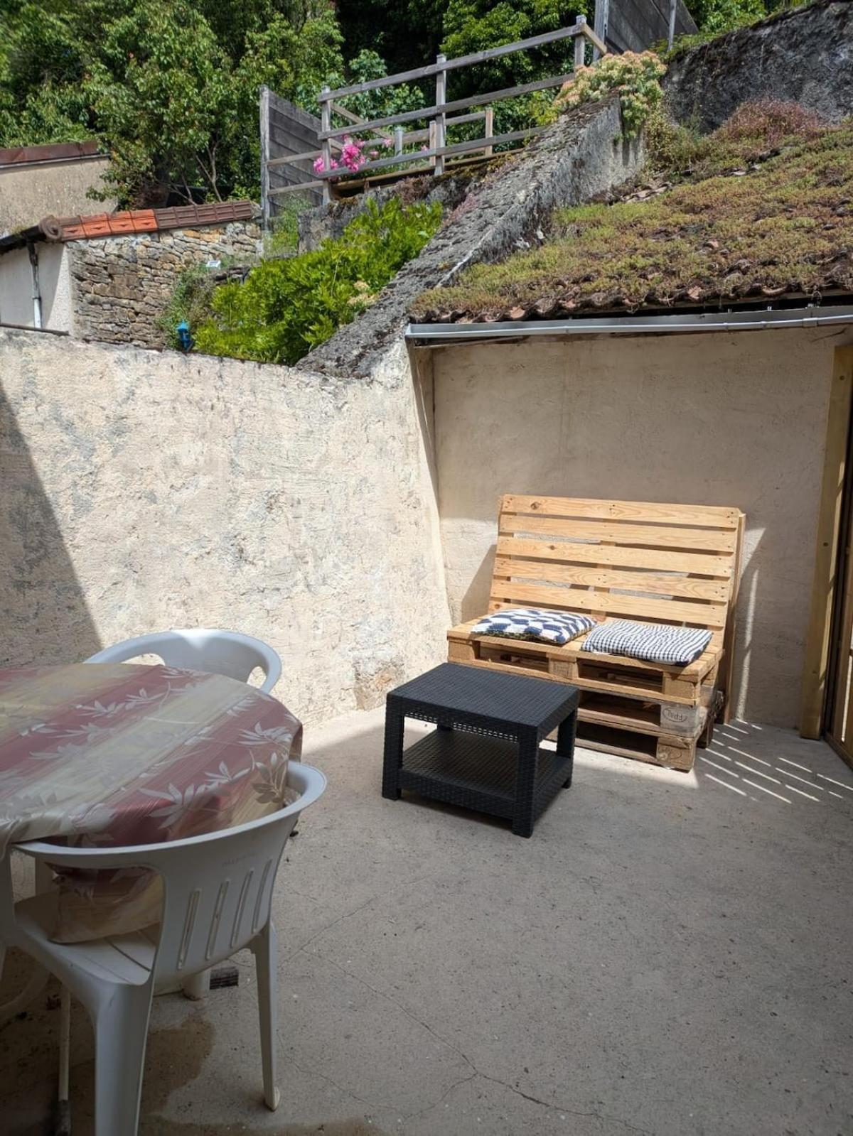 Sous La Tour Poligny (Jura) Exterior foto